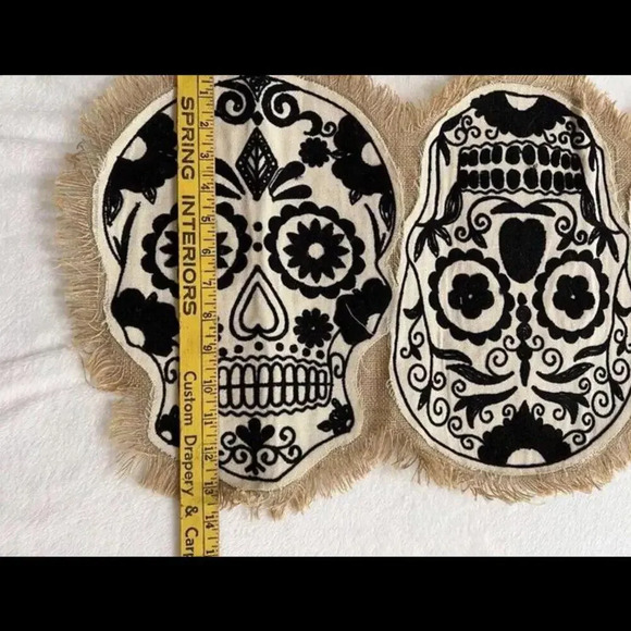 TAHARI Home TABLE RUNNER Embroidered Sugar Skulls Burlap HALLOWEEN Decor - NEW - Picture 4 of 7